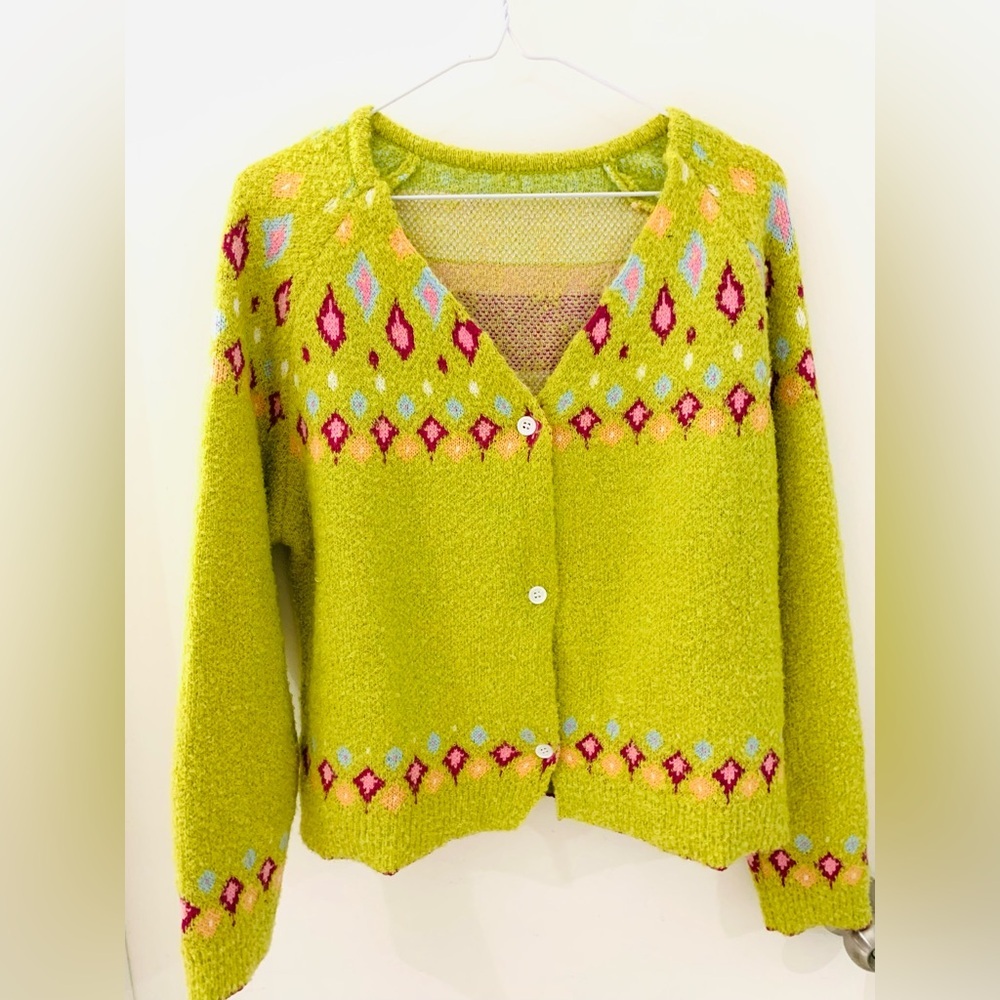 Absolutely beautiful no brand sweater from Temu